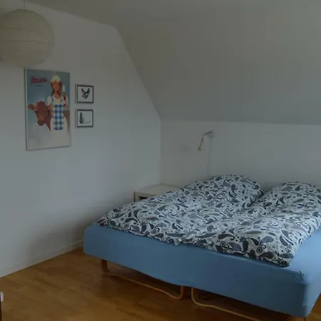 Bed & Breakfast Bed And Birds
