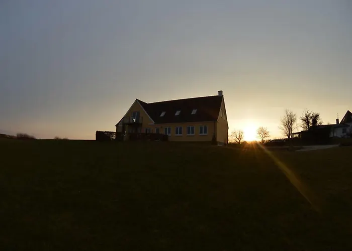 Bed And Birds * Skibby